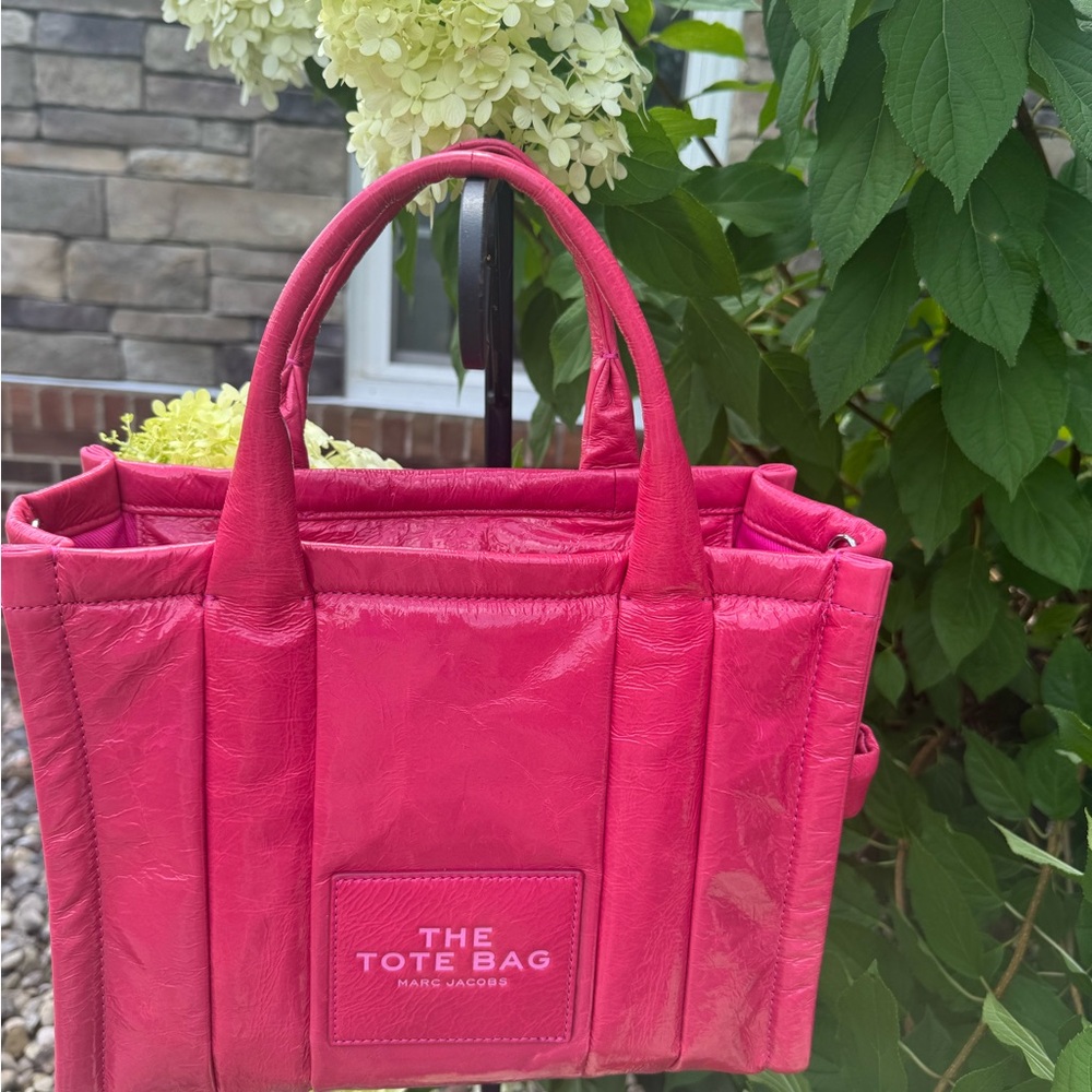 Marc Jacobs medium Pink Glossy Tote with Quilted Design with crossbody strap